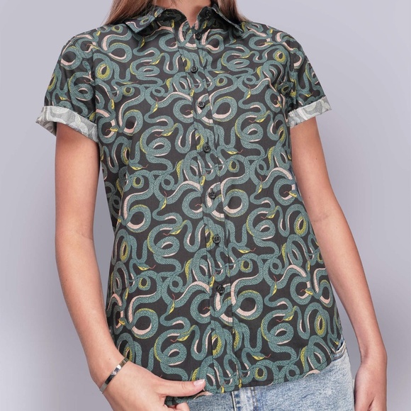 Wildfang Essential Button Up Serpentine Black size L - Picture 1 of 2